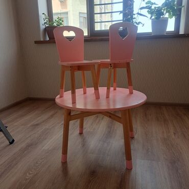 столы и стулья для офиса: Для девочки, Б/у