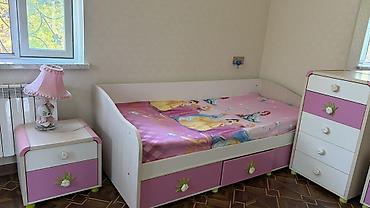 Uşaq mebeli: Uşaq/qız otağı üçün mebel dəsti Komplekt: - Tək nəfərlik çarpayı (yan — 2
