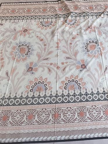 Шарфы, палантины: Шелковый платок с узором. Отличается изысканным дизайном с — 3