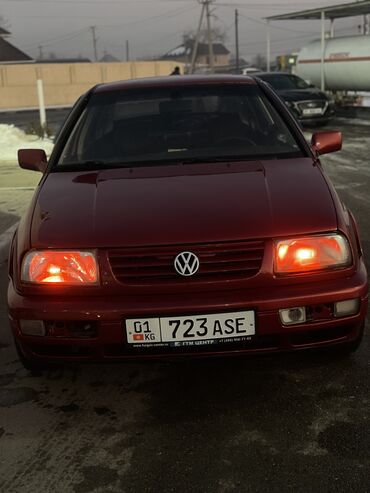 машина вента: Volkswagen Vento: 1992 г., 1.8 л, Механика, Бензин, Седан