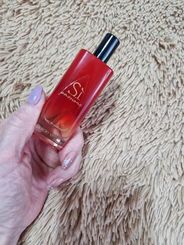 женский парфюм: Giorgio Armani "Si" passione, 15 ml. Продам срочно миниатюру из