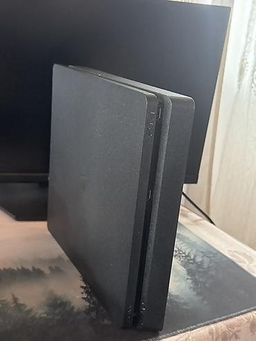 playsation 4: PlayStation 4 Slim konsolu + DualShock 4 qol (qırmızı) Xüsusiyyətlər — 1