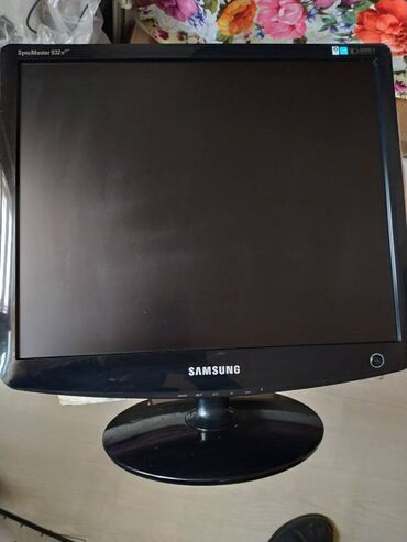Monitorlar: Samsung 932N LCD monitor 19 dyum VGA +TOK KABELI. YAXSI ISLEK