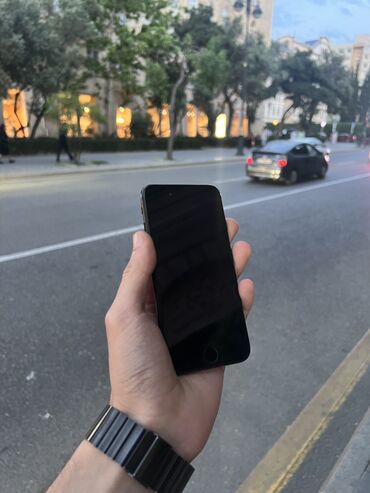 Apple iPhone: IPhone 7, 32 GB, Qara, Barmaq izi