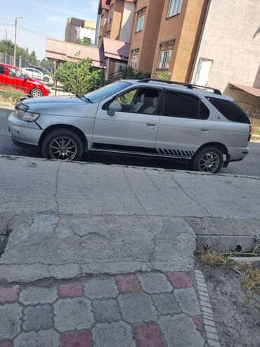 срочно продаю в связи с переездом: Универсал повышенной проходимости Nissan RNessa серебристого цвета