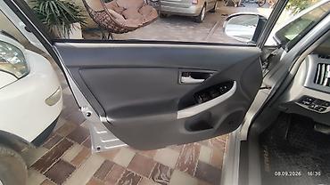 honda git: Toyota Prius: 2011 г., 1.8 л, Вариатор, Гибрид, Хэтчбэк — 4