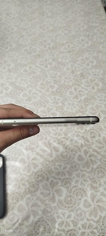 Apple iPhone: IPhone 11, Б/у, 64 ГБ, Белый, 82 % — 8