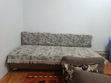диван: Прямой диван, цвет - Бежевый, Б/у