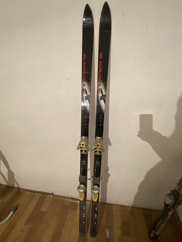 крепления для лыжи: Продаю лыжи . 
195см 
Только лыжи палочек и ботинок нету
Цена : 1490