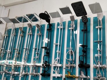 hamam üçün duş: Müxtəlif üslub və rənglərdə olan duş sistemləri təklif olunur. Bu duş