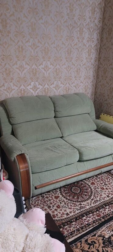 ош мебели: Диван-кровать, цвет - Зеленый, Б/у