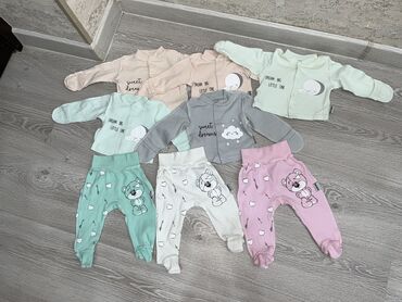 Uşaqlar üçün digər geyimlər: Qiz uwaqi ucun paltarlar satilir 0-5 aya qeder 80 azn. Продаются вещи — 6