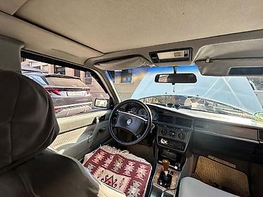 niva panel: Mercedes-Benz 190 (W201): 2 l | 1992 il Sedan — 3