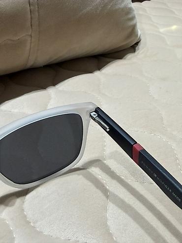 Eynəklər: Gün eynəyi, Tommy Hilfiger, İşlənmiş — 5