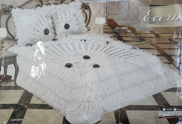 Balış üzləri: Yataq üçün rəng - Ağ Yataq örtüyü