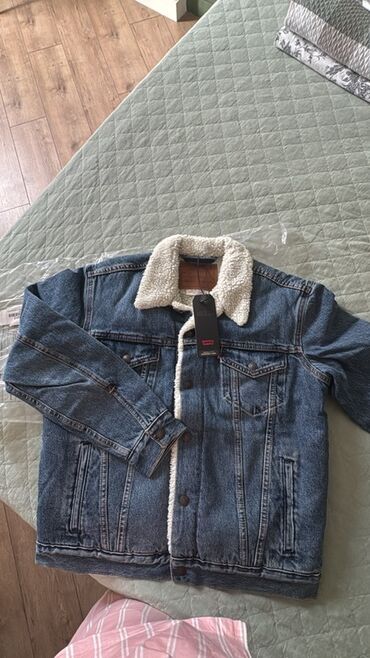 пиджак на завязках: Продается оригинальная джинсовая куртка Levi’s!!Размер М,куртка