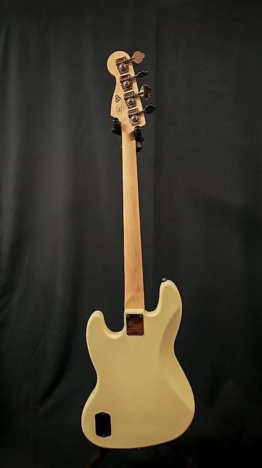 Gitare: SQUIER AFFINITY ACT JAZZ BASS OWT | . Slanje po — 1