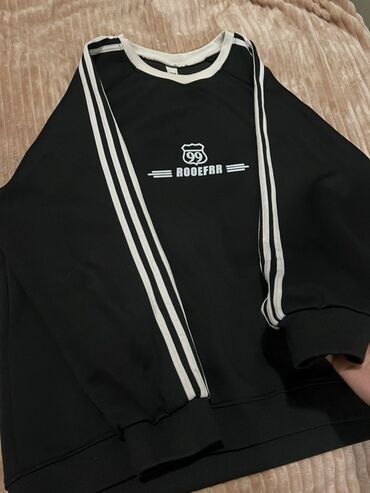 стильная одежда больших размеров для женщин: Черный свитшот с контрастными белыми деталями. Оверсайз. - Дизайн