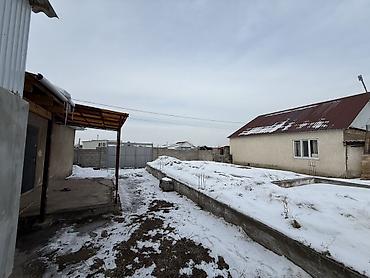 Продажа коттеджей и домов: Продаётся дом с двором и хозяйственными постройками. - Отдельно — 10