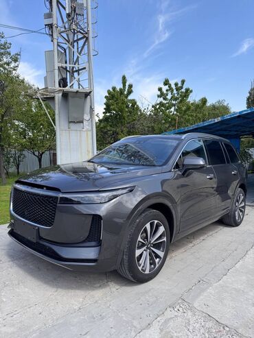 Lixiang: Lixiang One: 2020 г., 1.5 л, Вариатор, Электромобиль, Внедорожник
