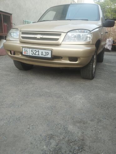 авто в рассрочку такси: ВАЗ (ЛАДА) 4x4 Niva: 2005 г., 1.7 л, Механика, Бензин, Жол тандабас