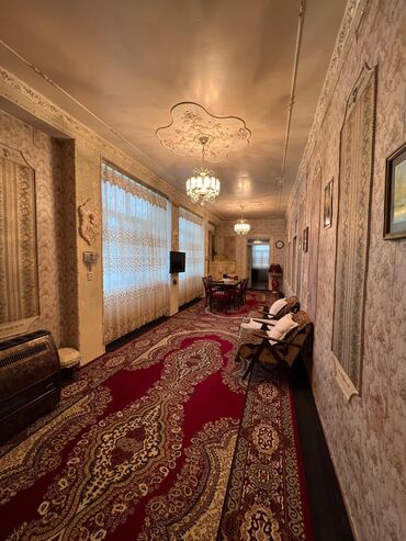 Həyət evləri və villaların satışı: Geniş, klassik üslubda interyerə malik ev məkanı Xüsusiyyətlər: - — 2