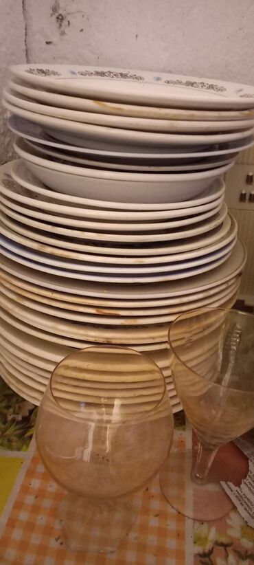 посуда другая: Продам тарелки, размер разный. Цена указана за 1 штуку. продаю только
