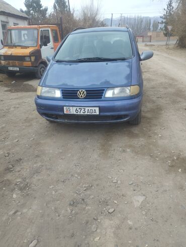 машина свик: Volkswagen Sharan: 1996 г., 2 л, Механика, Бензин, Минивэн