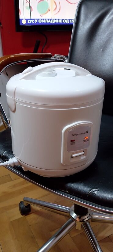 Ostali kuhinjski aparati: Friteza dobra 2,5 l manja
 Mirjevo — 4