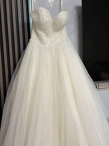 Toy paltarları və aksesuarları: Ağ rəngdə, bəzəkli gəlinlik. - Model: A-kesim/Ball gown siluet, uzun — 5