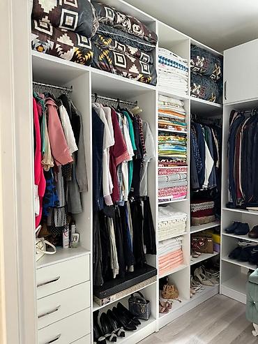 Продажа коттеджей и домов: Продаётся уютный дом в Золотом квадрате. Хорошее расположение, все — 8