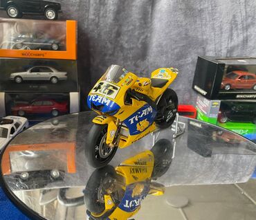 Avtomobil modelləri: Коллекционная модель Yamaha YZR-M1 #43 Valentino Rossi MotoGP 2006 — 9