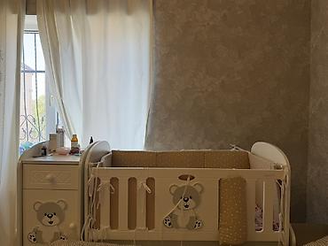 korpə beşiyi: Uşaq beşiyi və şkaflı komod dəsti - Material: ağ rəngli, bərk — 1