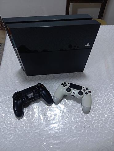 fat: SALAM PS4 FAT HEÇ BİR PRABLEMİ YOXDUR 1TELABAYT YADDAŞ QARTI İKİ PULTU — 1