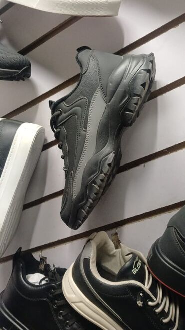 Кроссовки и спортивная обувь: Мужская обувь (несколько моделей) 1) Кроссовки серо‑чёрные Waterproof — 8