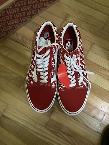puške: Predstavljamo uniseks Vans Old Skool patike u crvenoj boji. Ove patike — 7