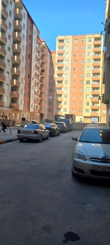 sumqayitda 4 otaqli menziller: Bakı sumqayıt şosesi,er riyadın yanı,72 kv menzil temirli içi