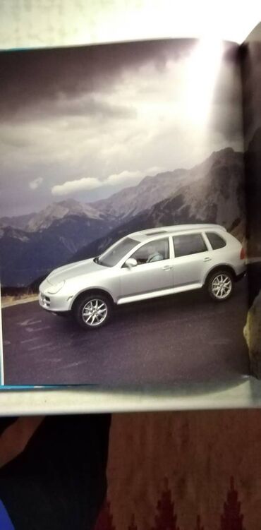Knjige i stripovi: Knjiga: Porsche Cayenne, 2002. god. ISBN 3-7688-1403-3, 192 str — 4