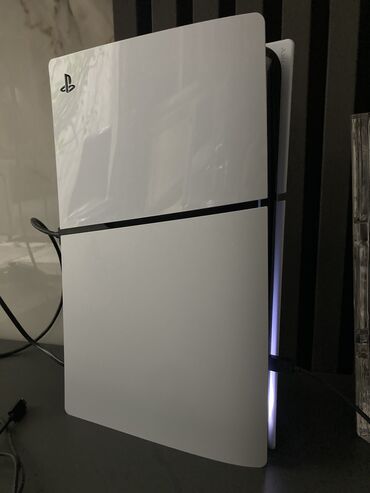 baku electronics playstation: PlayStation 5 Slim. Təzə kimidir, heç bir problemi yoxdur. Üstündə 11