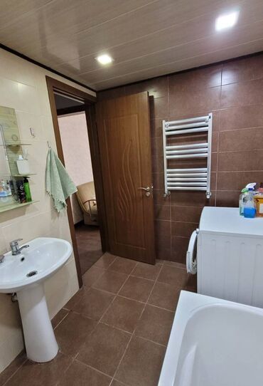 Uzunmüddətli kirayə mənzillər: Nərimanov metrosunnan əyaqla 5 dəqiqə məsafədə 212 nömrəli məktəbin — 9