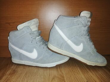 Women's Sneakers and athletic shoes: 39 — 1