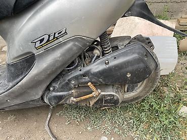 Скутеры: Скутер Honda Dio (серия AF) 2-тактный, серебристый. Стоит 70 кубов от — 3