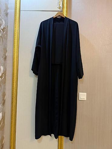 yeni hicab modelleri: Qara rəngli uzun kimono/abaya üst geyimi şal ile birlikde - Model — 2