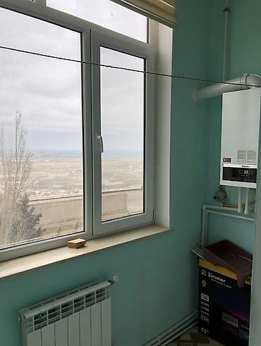 Mənzillər: 2 otaqlı yeni binada 60 kv. mənzil kirayə verirəm.balkonlu Mənzildə — 7