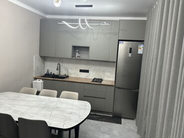 Посуточная аренда квартир: 3 комнаты, Бытовая техника, Душевая кабина, Парковка — 3