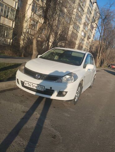 Nissan: Nissan Tiida: 2011 г., 1.6 л, Механика, Бензин, Седан