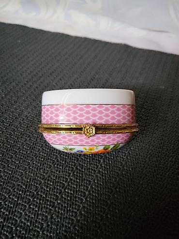 Kutije za odlaganje: Satula nova vintaz porcelanska. Nova satula,mali znak na poklopcu — 10