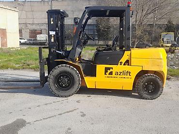 avtocar: Hanga markalı dizel forklift Texniki xüsusiyyətlər: - Yükqaldırma: 3 — 2