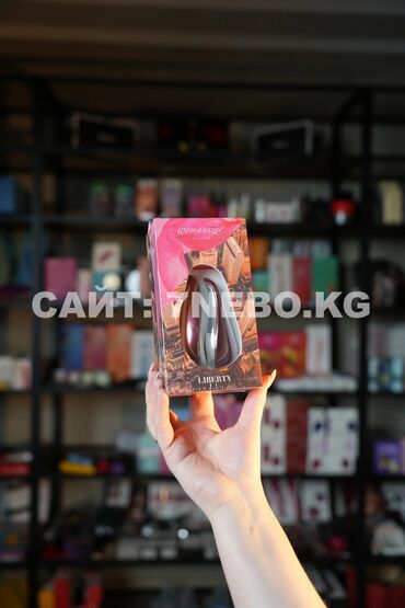 Товары для взрослых: Бардовый Womanizer Liberty - стильный и мощный вакуумно-волновой