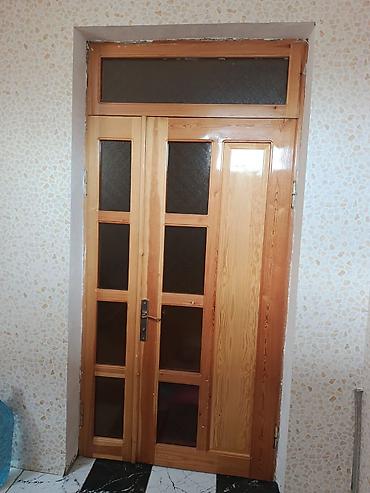 İkili taxta iç qapı – üst transom şüşəli model - Material: təbii ağac